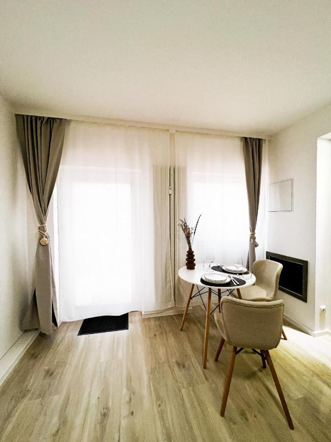Qonroom - As Individual As - Kaiserstrasse *