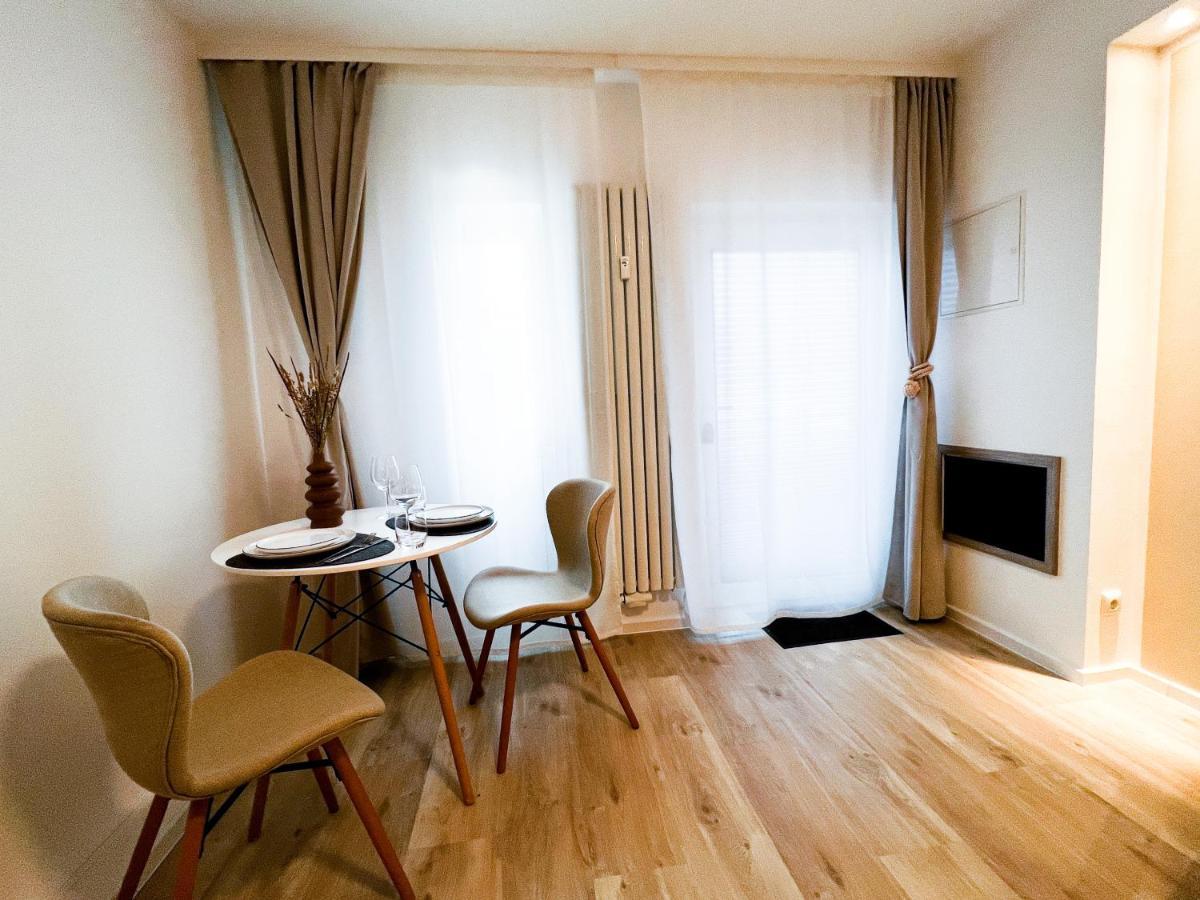 Qonroom - As Individual As - Kaiserstrasse Apartment *