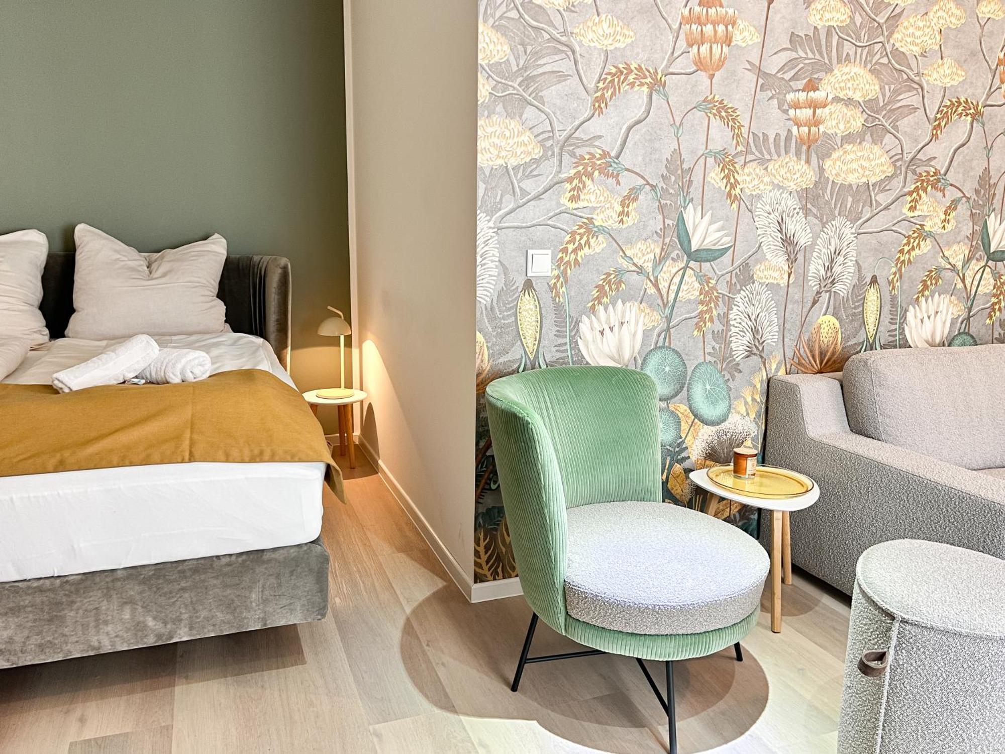 Qonroom - As Individual As - Kaiserstrasse