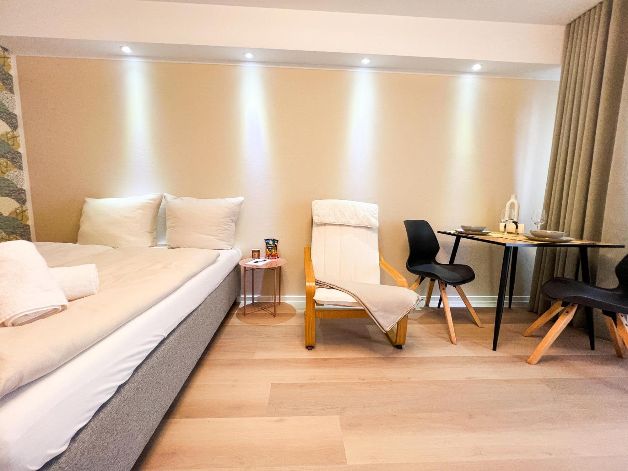 Qonroom - As Individual As - Kaiserstrasse Apartment