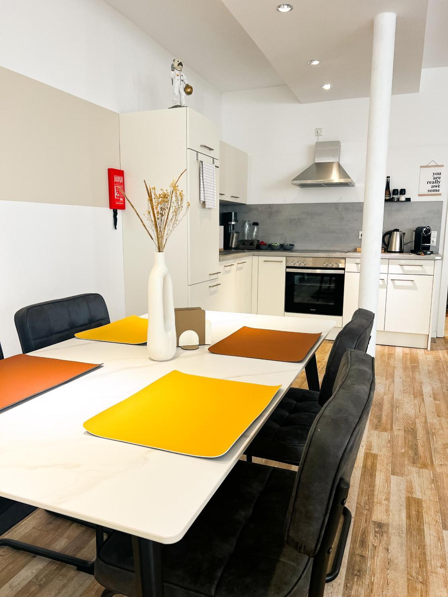 Qonroom - As Individual As - Kaiserstrasse Apartment *