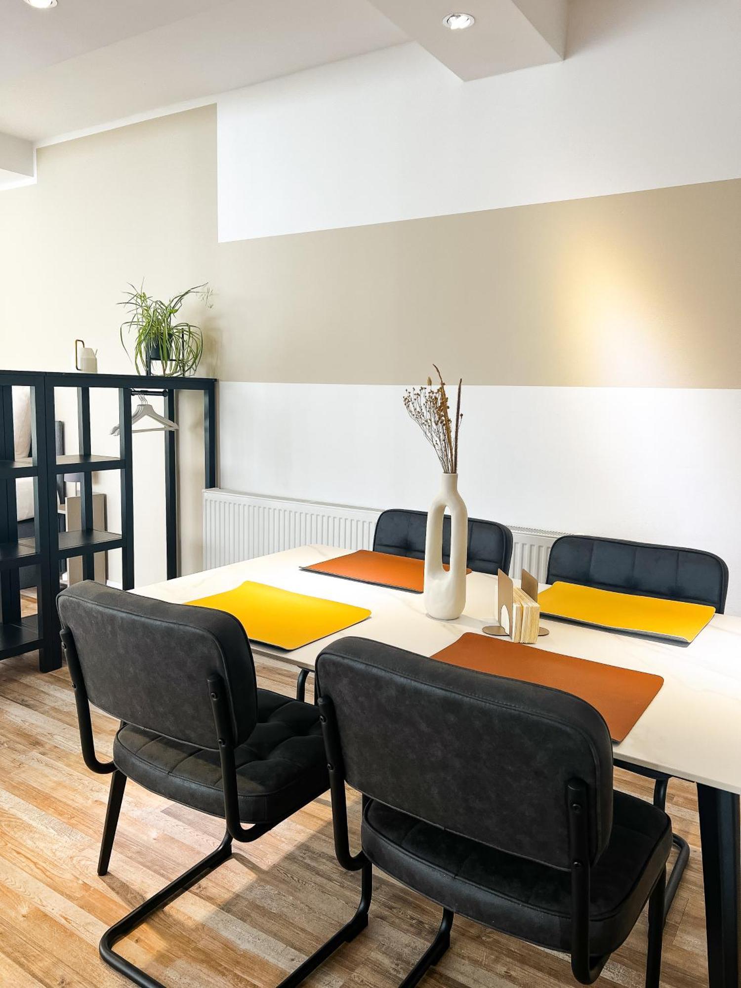 Qonroom - As Individual As - Kaiserstrasse Apartment