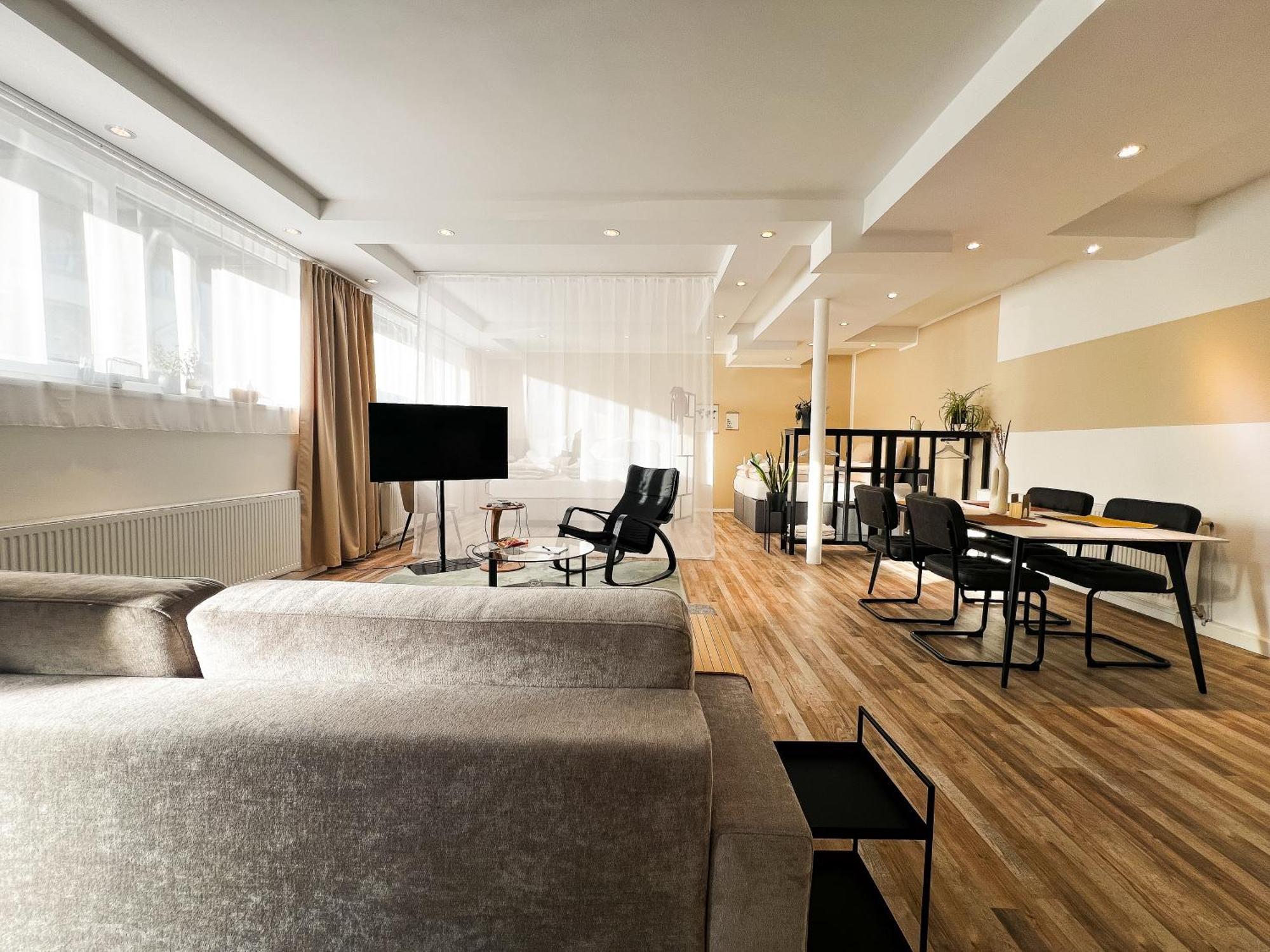 Qonroom - As Individual As - Kaiserstrasse Apartment *