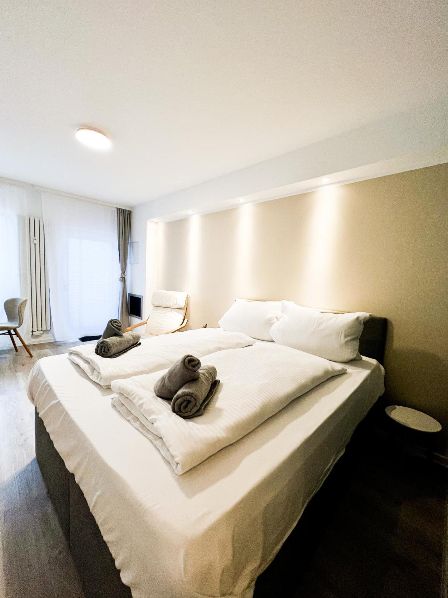 Qonroom - As Individual As - Kaiserstrasse
