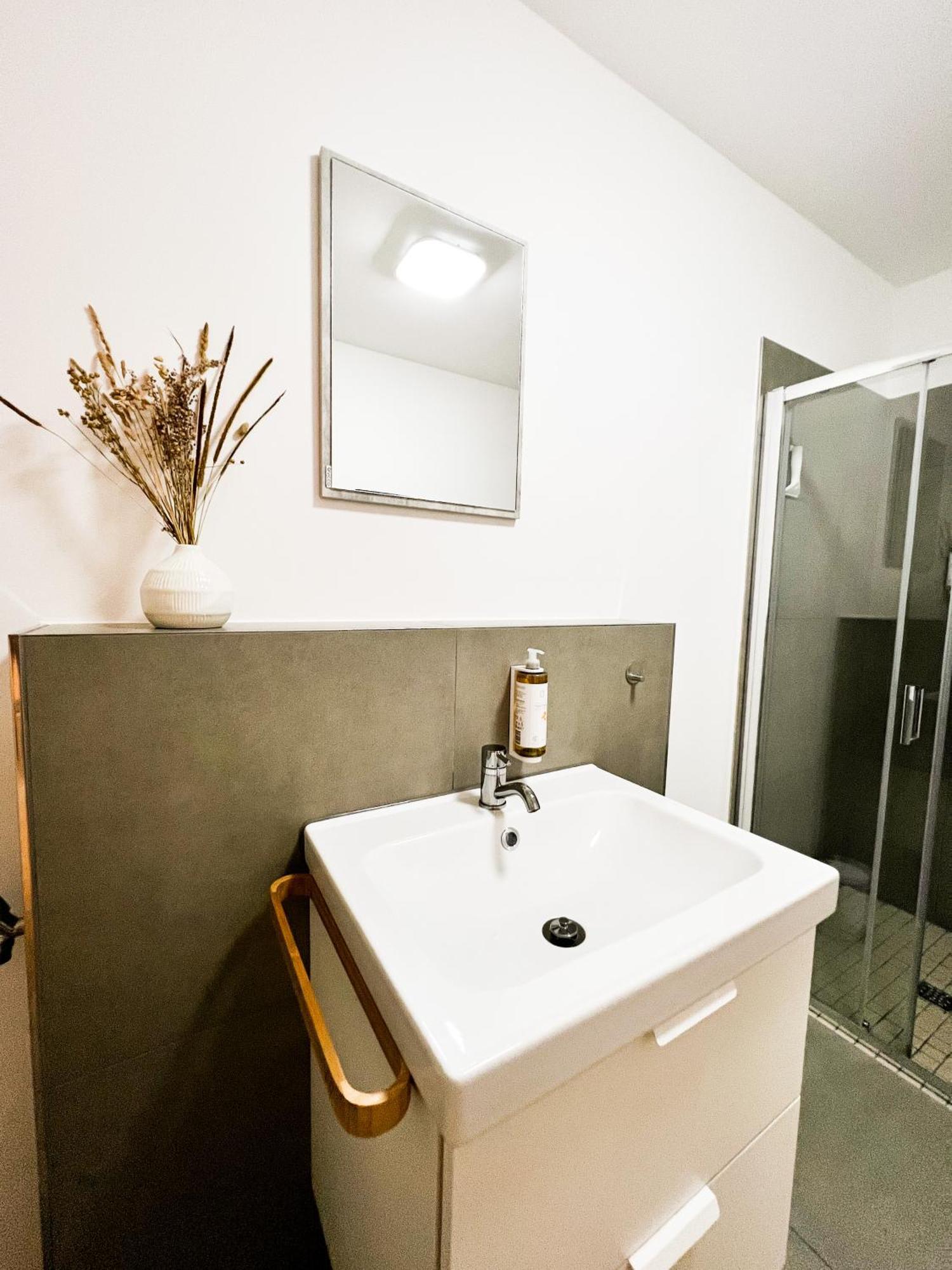 Qonroom - As Individual As - Kaiserstrasse Apartment *