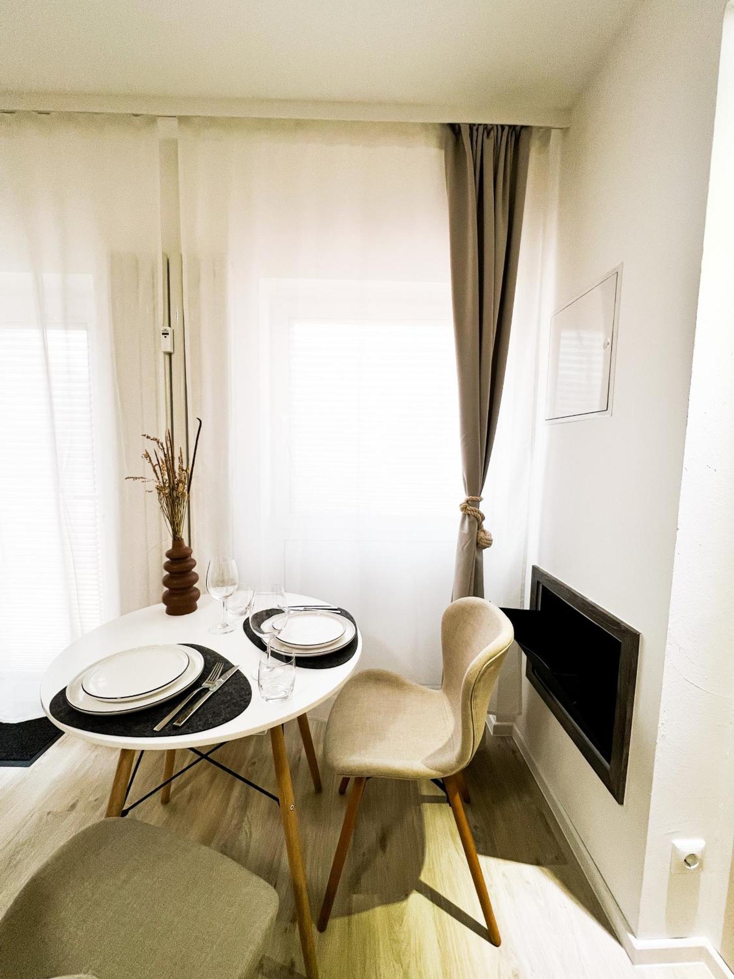 Qonroom - As Individual As - Kaiserstrasse * Minden (North Rhine-Westphalia)
