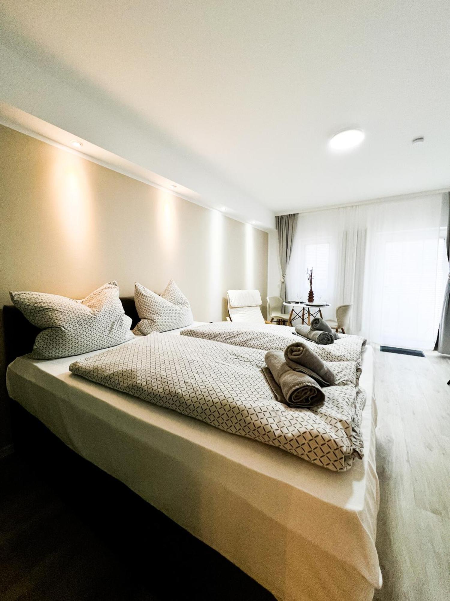 Qonroom - As Individual As - Kaiserstrasse